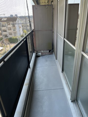 【バルコニー】 | マンション入福 | 東向きのバルコニーで、朝日が差し込みます。