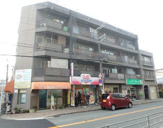 【外観】 | マンション入福 | 1階には色々なお店が有ります。