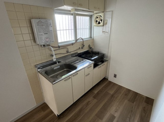 【キッチン】 | マンション入福 | 瞬間湯沸かし器、ガスコンロ（残置物）があります！