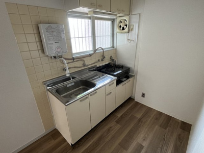 【キッチン】 | マンション入福 | 瞬間湯沸かし器、ガスコンロ（残置物）があります！