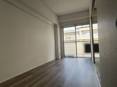 【洋室】 | マンション入福 | 光が差し込み明るい洋室です！