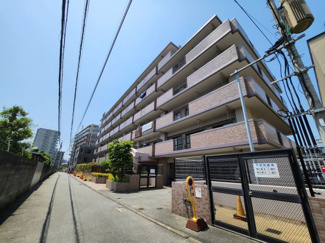 【外観】 | 西新駅まで徒歩9分。駅周辺はもちろん、徒歩圏内の生活利便施設はとても充実しているので、永く快適に暮らせます