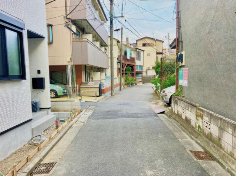 墨田区八広３丁目の新築戸建の前面道路含む現地写真