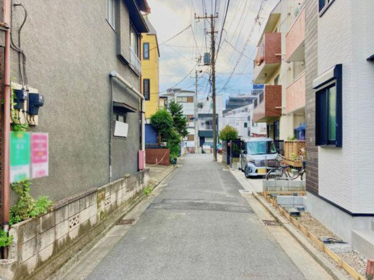 墨田区八広３丁目の新築戸建の前面道路含む現地写真
