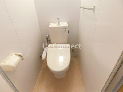 【トイレ】 | コーポ寿 | 温水洗浄便座付きのトイレ。