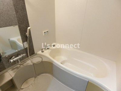 【浴室】 | コーポ寿 | 足を伸ばして入れる広さのお風呂です。