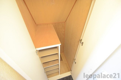 【玄関】 | レオパレスリバーサイド本町 | 設備・仕様は号室により異なる為、現況を優先致します。