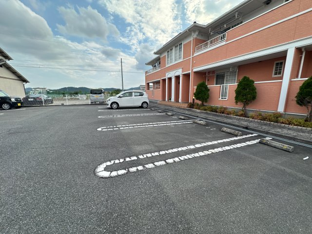 グラン・シャリオＢの駐車場