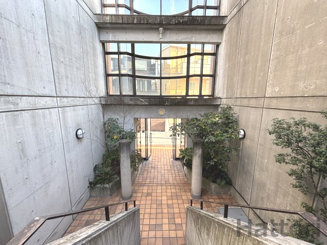 エステート松尾のエントランス