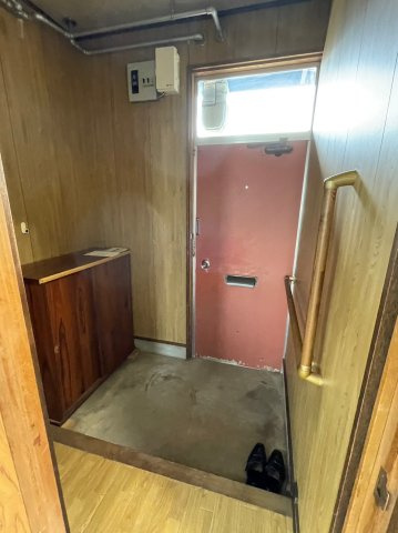 イワサキハイツの玄関