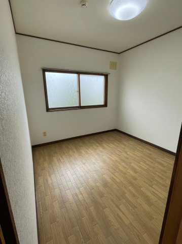 イワサキハイツの洋室