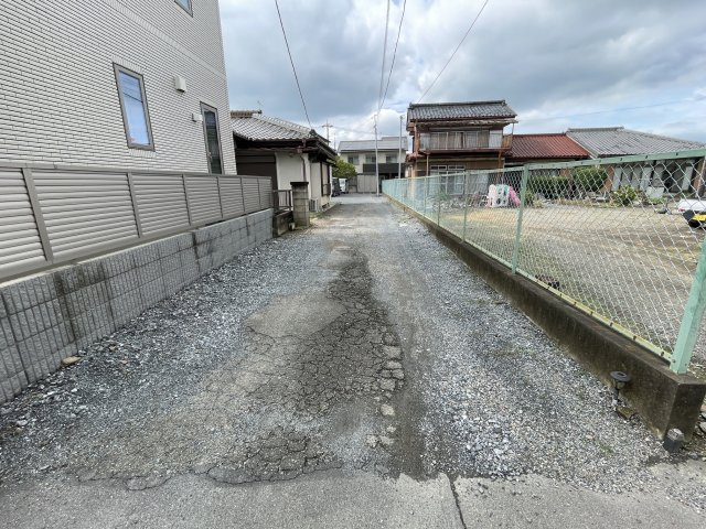 藤岡市藤岡　中古650の前面道路含む現地写真