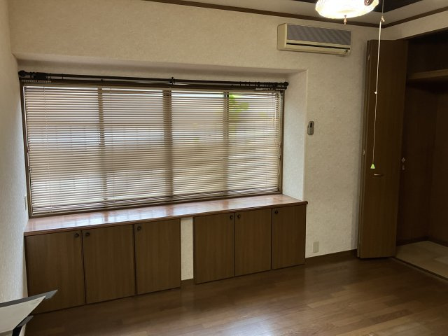 あわら市国影　中古戸建の洋室