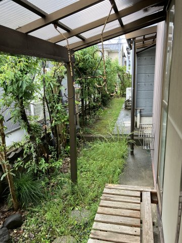 あわら市国影　中古戸建の庭