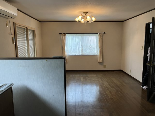 あわら市国影　中古戸建の居間・リビング