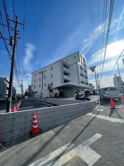 【ロビー】 | ※施工中※共用エントランスには宅配BOXがあるので荷物の受け取りもスムーズに♪再配達を依頼する手間が省けます☆