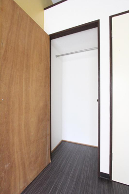 【収納】 | ミツユキハイム | 洋服もかけられる収納。重宝します。