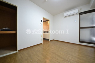 【洋室】 | レジデンス山地 | 個人の部屋や寝室として使える洋室です