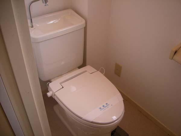 和泉市黒鳥町３丁目のハイツのトイレ|清潔感のあるトイレです