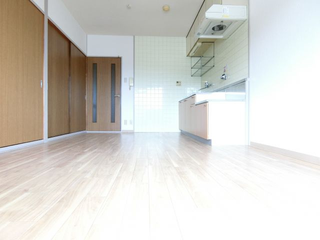 ロイヤルガーデン長野の居間・リビング