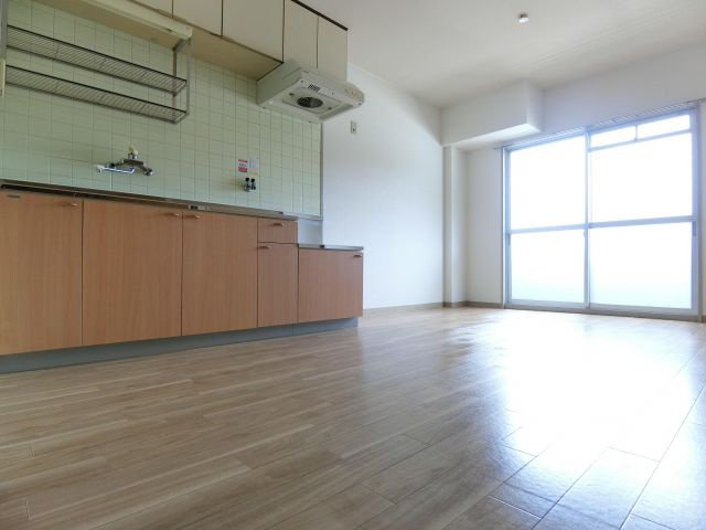 ロイヤルガーデン長野の居間・リビング