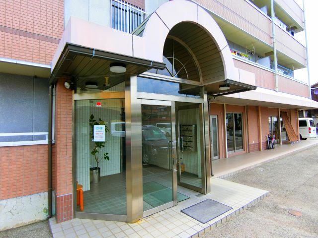 ロイヤルガーデン長野のエントランス