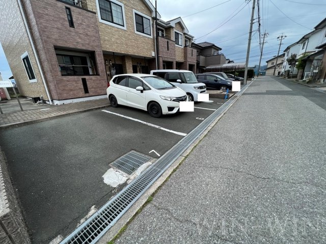 イーストサイドフジの駐車場