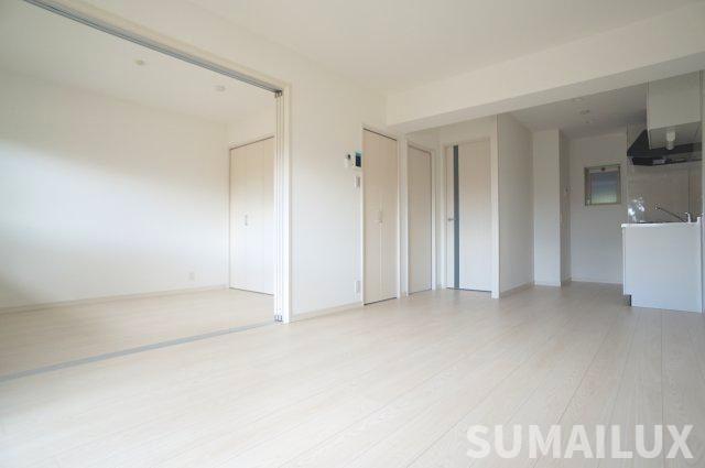 熊本市南区出仲間６丁目の賃貸マンションの居間・リビング