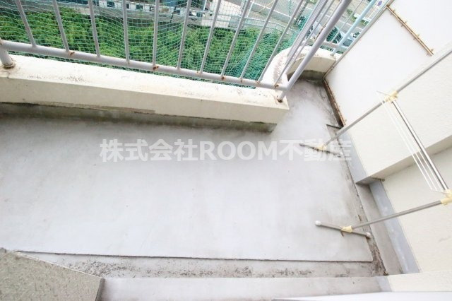 メゾンド妻ヶ丘のバルコニー|お洗濯にも便利なバルコニー付き