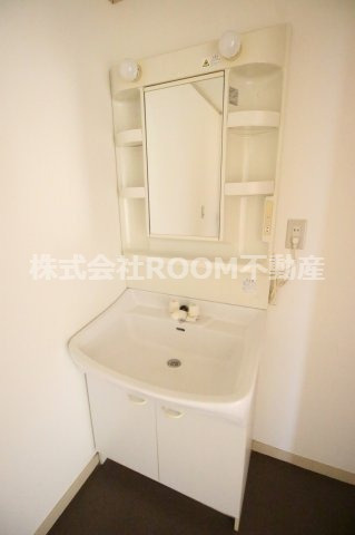 メゾンド妻ヶ丘の洗面所|スペースが確保できる洗面所です