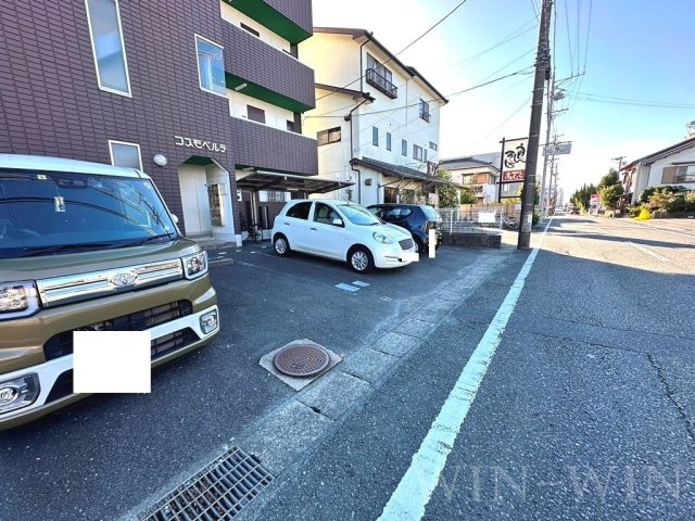 コスモベルテの駐車場