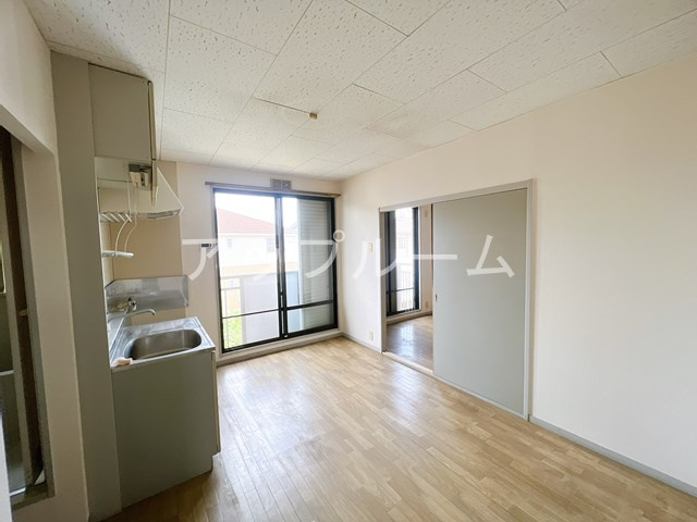 メゾンドール小木の居間・リビング