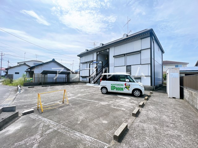 メゾンドール小木の駐車場