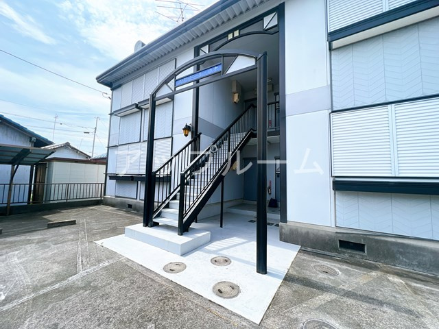 メゾンドール小木のエントランス