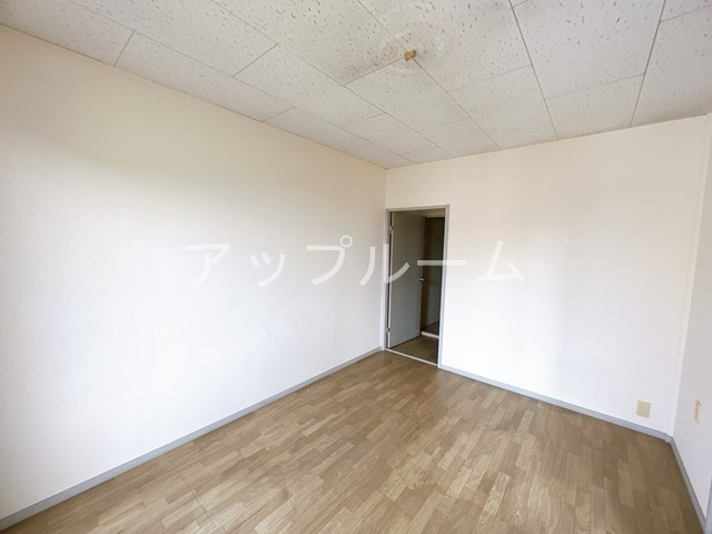 メゾンドール小木の居間・リビング