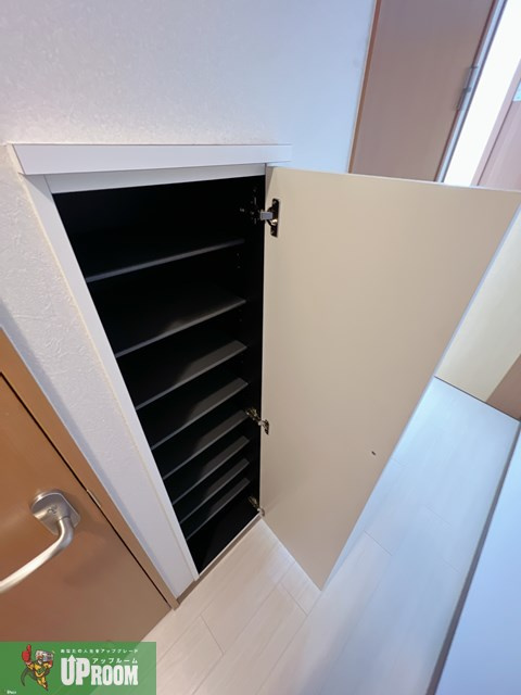 ステージ中央の玄関
