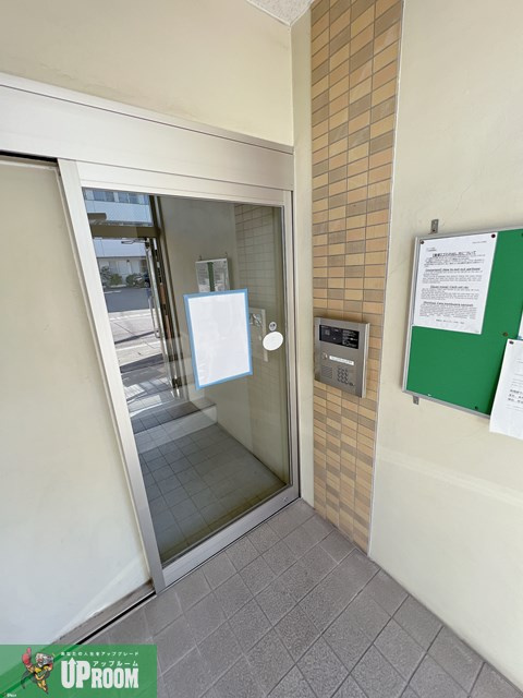 ステージ中央のエントランス