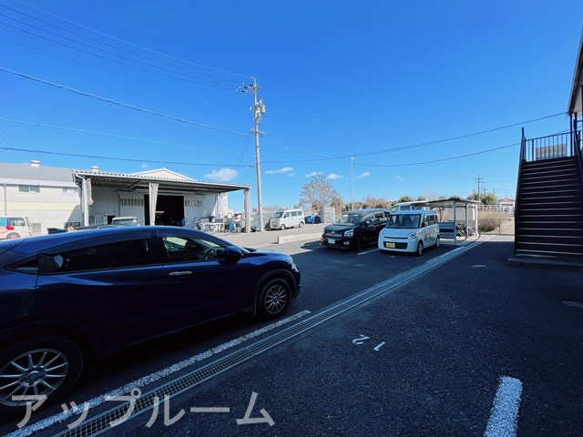 サニーハイツ川西の駐車場