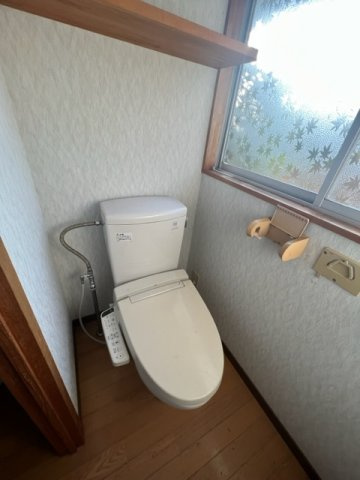 花巻市上小舟渡　中古住宅のトイレ