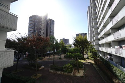 【展望】 | 【上質リノベ】サーパスタウン大町3番館 | 【四季を感じる】
四季の移ろい・爽やかな青空や風を感じられ
自然を愉しめるパノラマビュー。
毎日の暮らしに余裕を感じさせてくれる、
遮る物の無い開放的な眺望を是非、ご堪能ください。