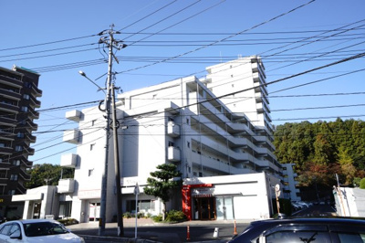 【外観】 | 【上質リノベ】サーパスタウン大町3番館 | 【耐震性】
耐震性の高さを判断するポイントは、
建築確認申請日が1981年6月1日以降の
新耐震基準に適合しているかどうか。
震度６程度の大地震でも
建物が崩壊しないレベルが基準になりました。