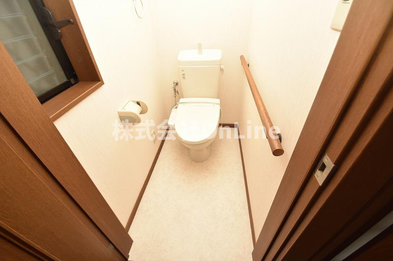 西山本町5丁目戸建のトイレ