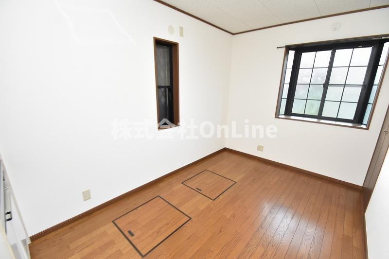 西山本町5丁目戸建の寝室