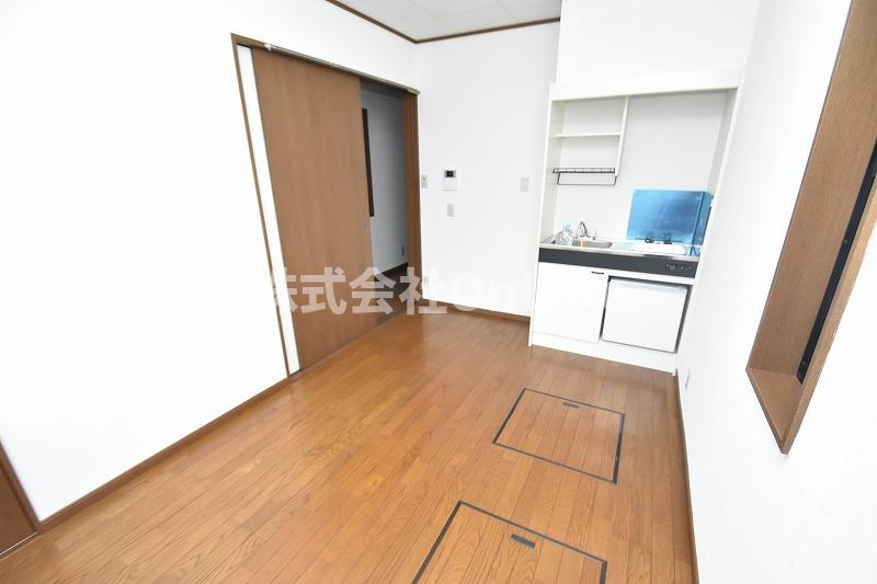 西山本町5丁目戸建の洋室