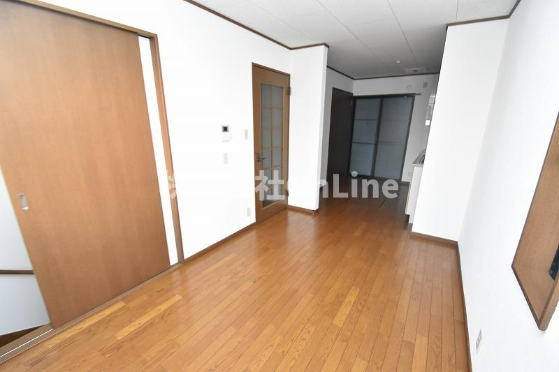 西山本町5丁目戸建の居間・リビング