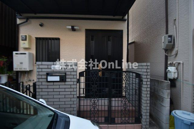 西山本町5丁目戸建のエントランス