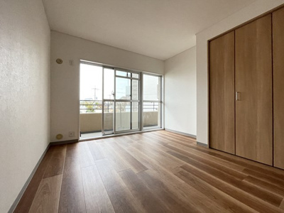 【寝室】 | 豊中緑丘パークマンション | 現在ご返済中のカーローン・カードローン・教育ローンなどを住宅ローンに一本化したり、家具家電購入費用・引越し費用を住宅ローンと組み合わせるなど、お客さまにメリットの多い住宅ローンのご提案が可能です。