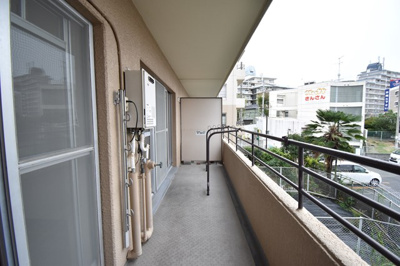 【バルコニー】 | 豊中緑丘パークマンション | エイブルにて取扱い可能な住宅ローンは、全部で10種類以上！お客様にピッタリの住宅ローンを当社のFPよりご案内させて頂きます。住宅ローンのご相談だけでも、お気軽にご相談下さいませ。