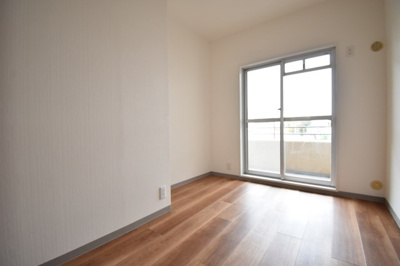 【子供部屋】 | 豊中緑丘パークマンション | 現在ご返済中のカーローン・カードローン・教育ローンなどを住宅ローンに一本化したり、家具家電購入費用・引越し費用を住宅ローンと組み合わせるなど、お客さまにメリットの多い住宅ローンのご提案が可能です。