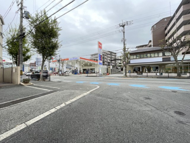 【周辺】 | 豊中緑丘パークマンション | 現在ご返済中のカーローン・カードローン・教育ローンなどを住宅ローンに一本化したり、家具家電購入費用・引越し費用を住宅ローンと組み合わせるなど、お客さまにメリットの多い住宅ローンのご提案が可能です。